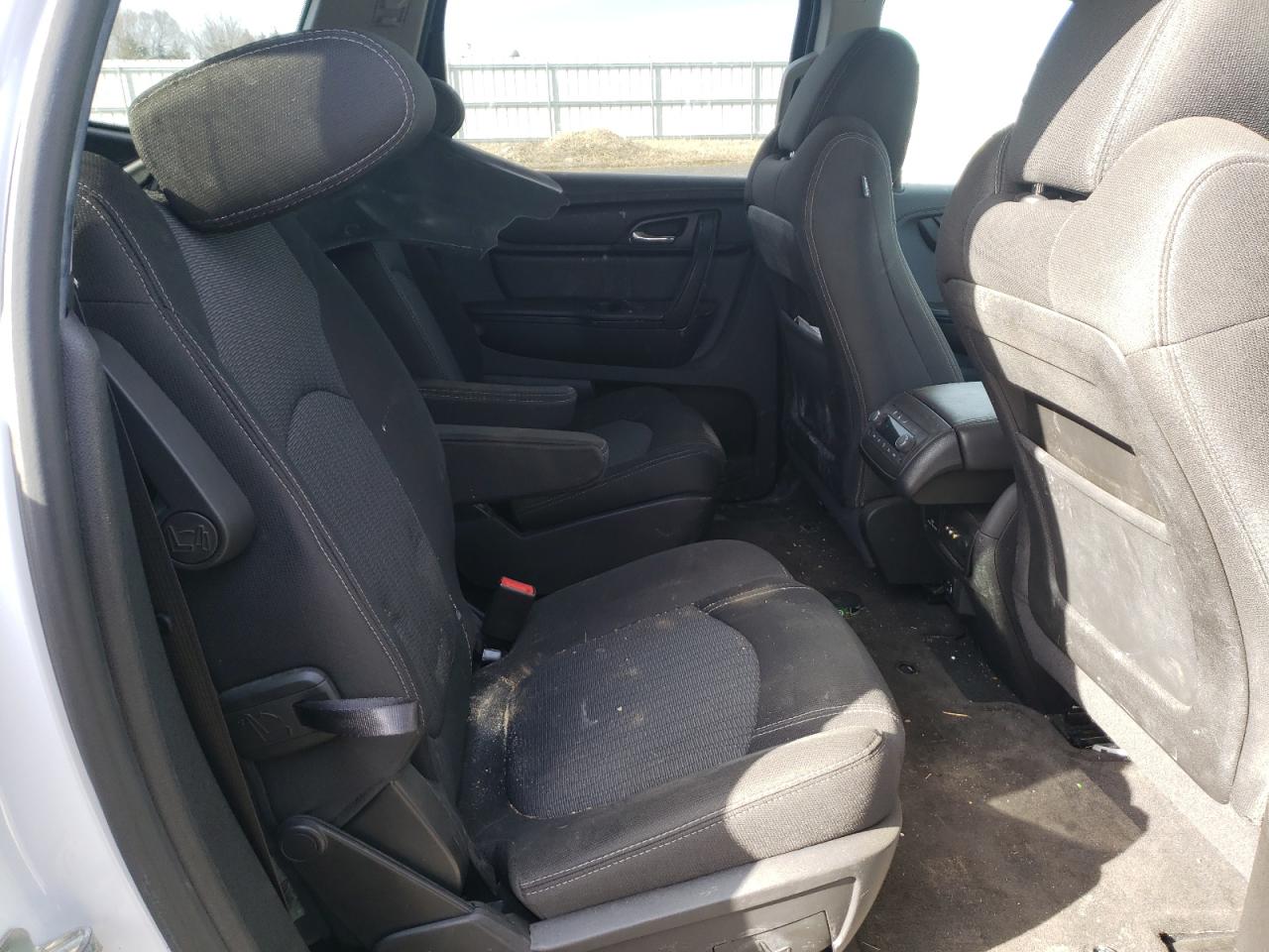 Photo 6 from auction – 2017 CHEVROLET TRAVERSE L with VIN 1GNKVGKD8HJ116949