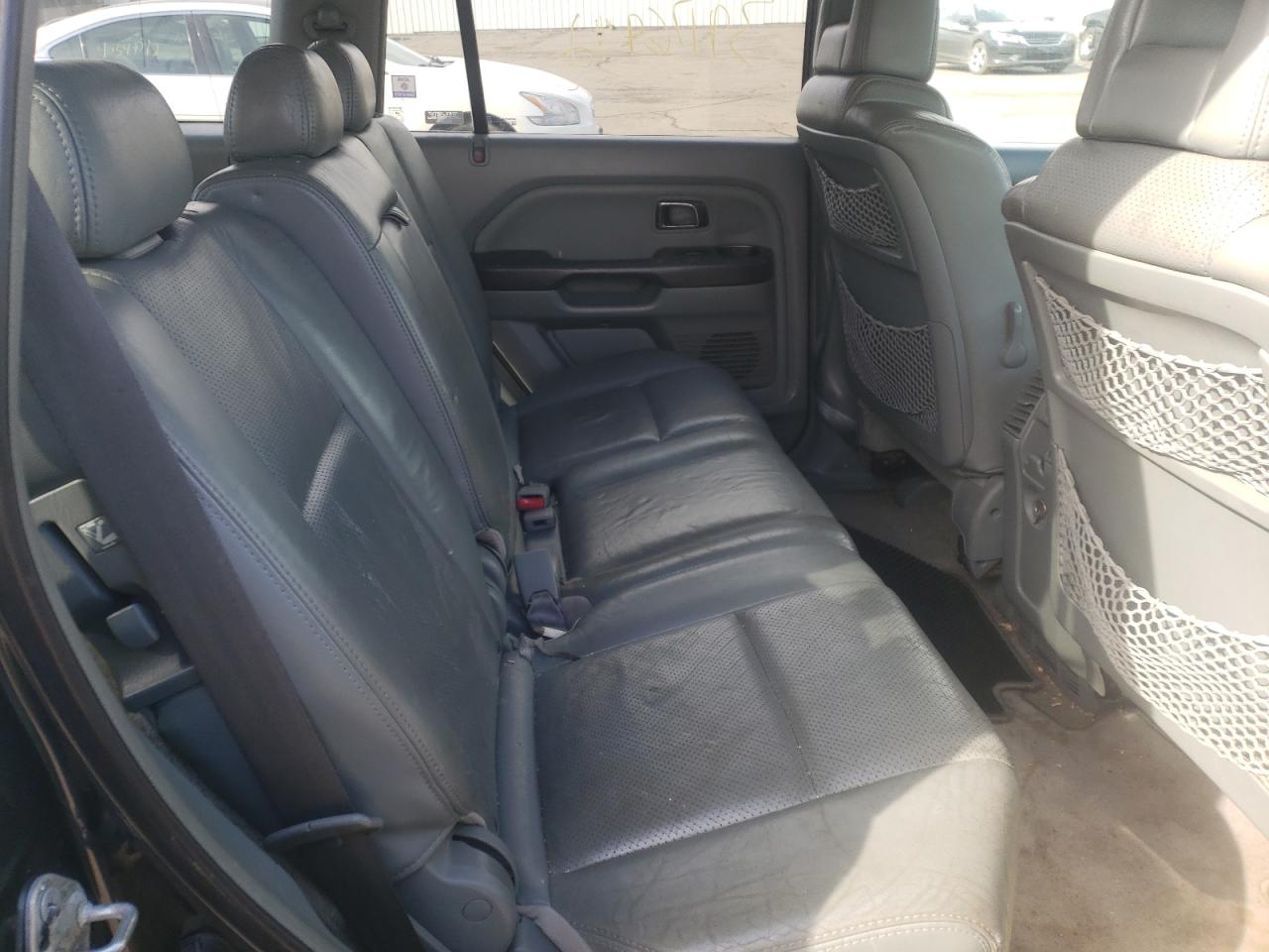 Photo 6 from auction – 2005 HONDA PILOT EXL with VIN 5FNYF18555B022835