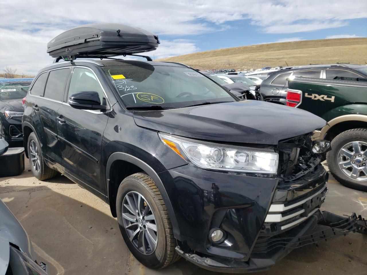 TOYOTA HIGHLANDER 2018 with VIN 5TDJZRFHXJS859364 - Photo from auction