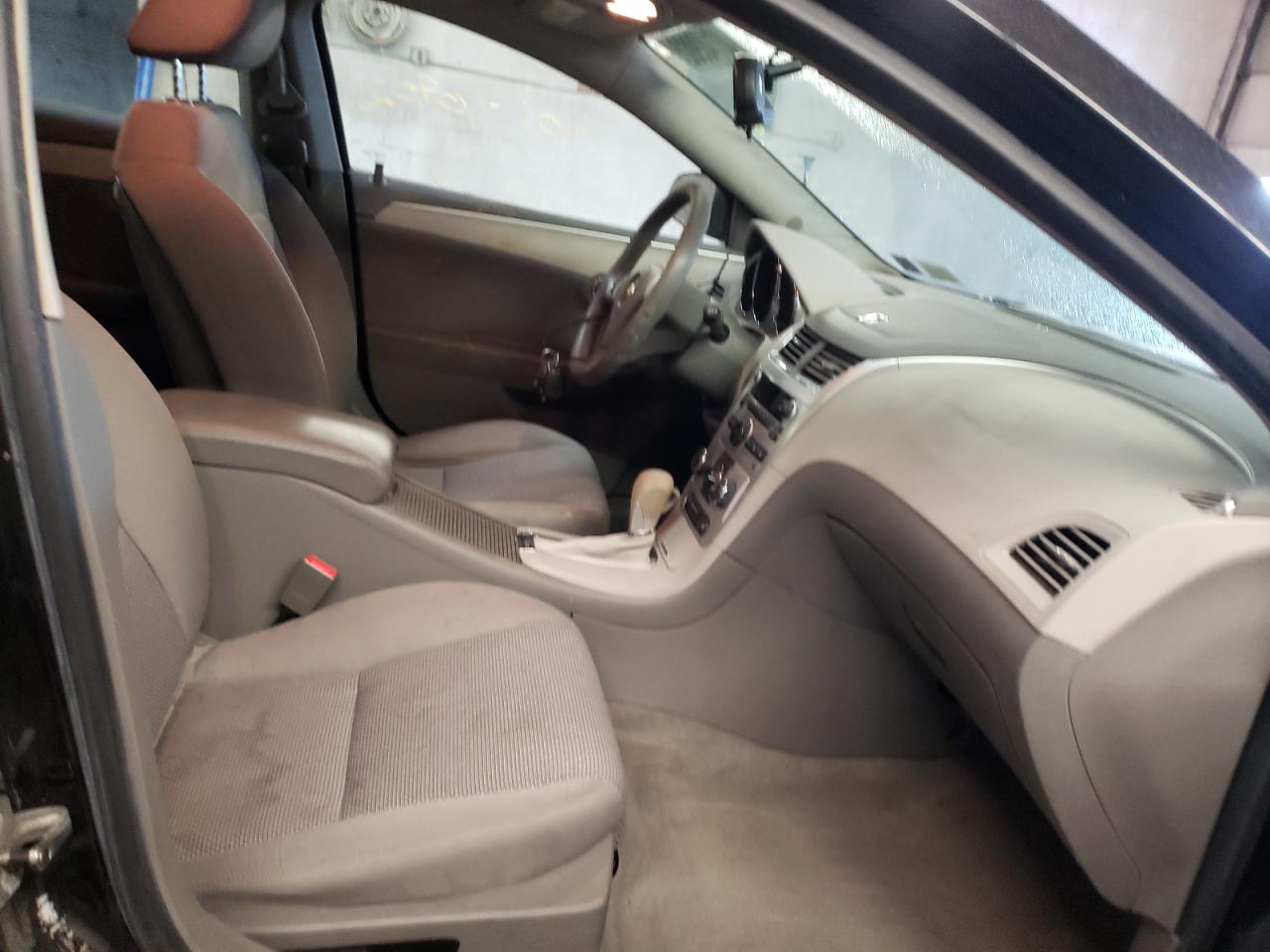 Photo 5 from auction – 2011 CHEVROLET MALIBU LS with VIN 1G1ZB5E16BF366229