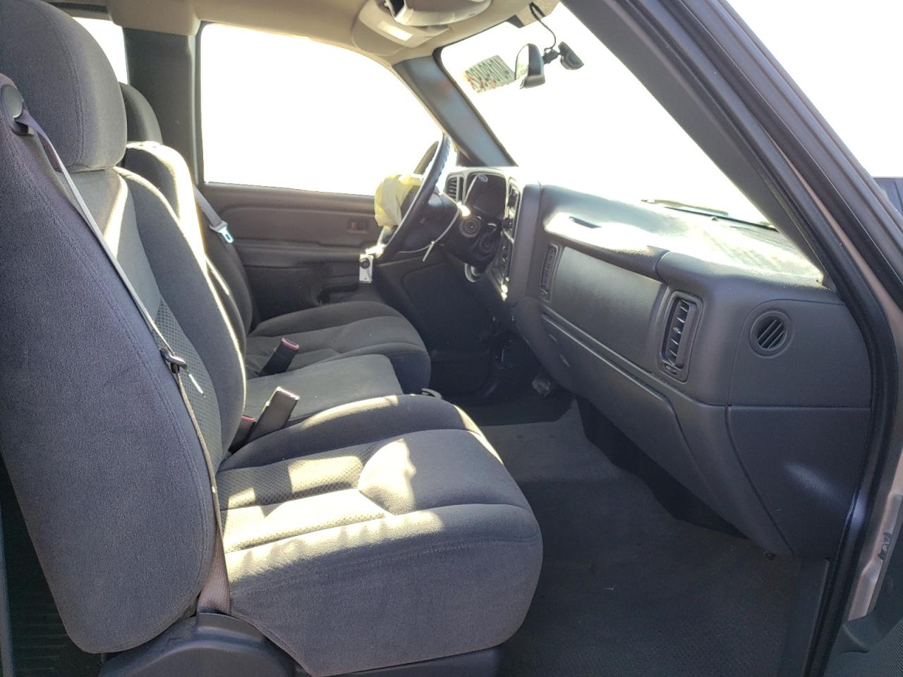Photo 5 from auction – 2005 CHEVROLET SILVERADO with VIN 2GCEC19V551391174