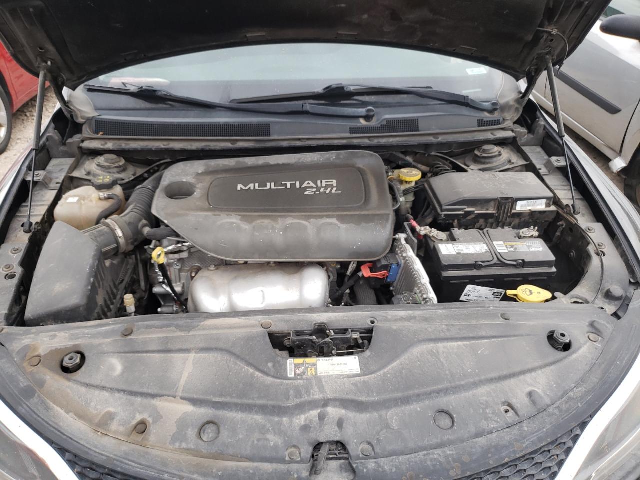 Photo 7 from auction – 2015 CHRYSLER 200 LIMITE with VIN 1C3CCCAB7FN526101