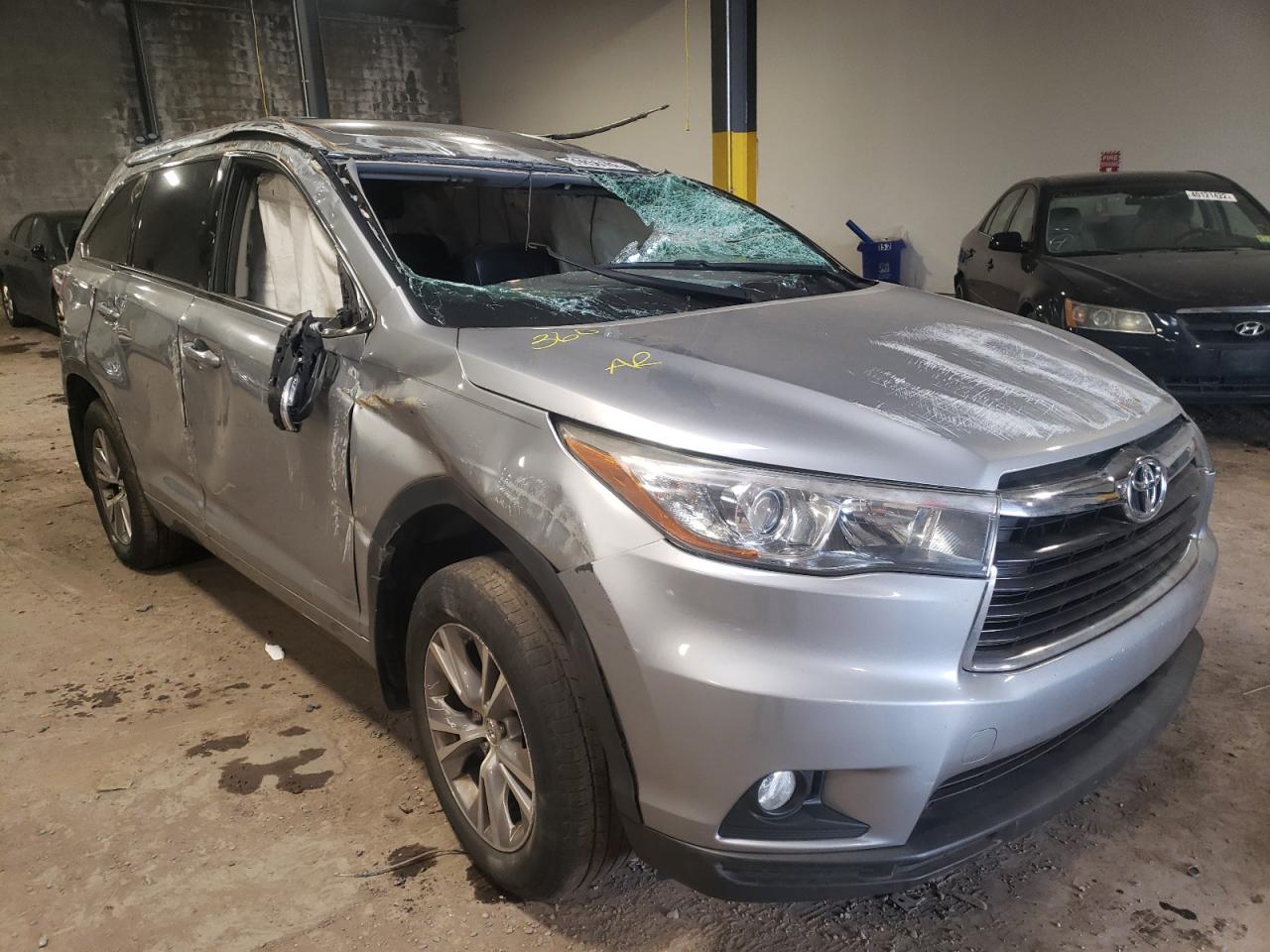 TOYOTA HIGHLANDER 2015 with VIN 5TDJKRFH9FS126198 - Photo from auction