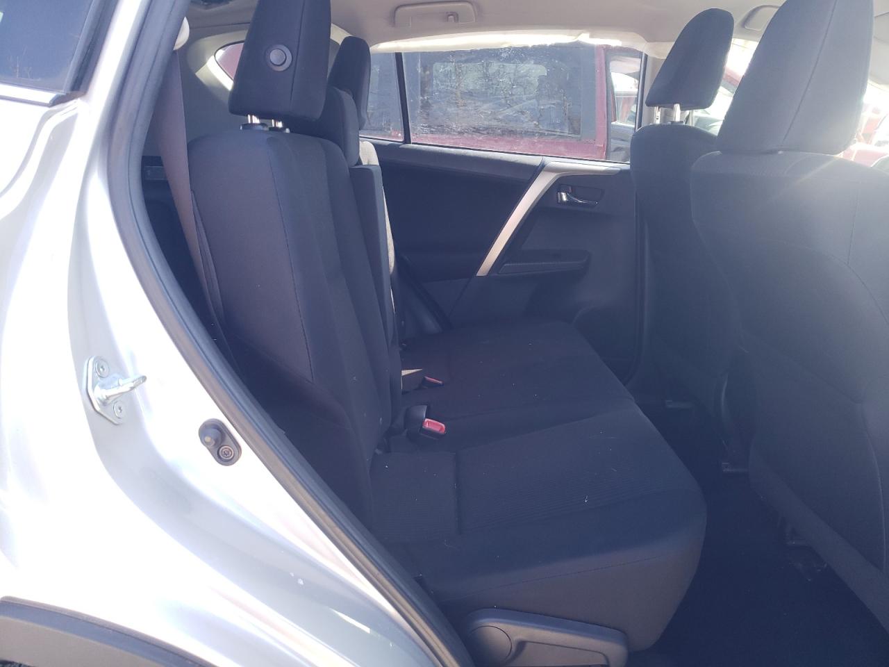 Photo 6 from auction – 2014 TOYOTA RAV4 LE with VIN JTMBFREV2E5030594