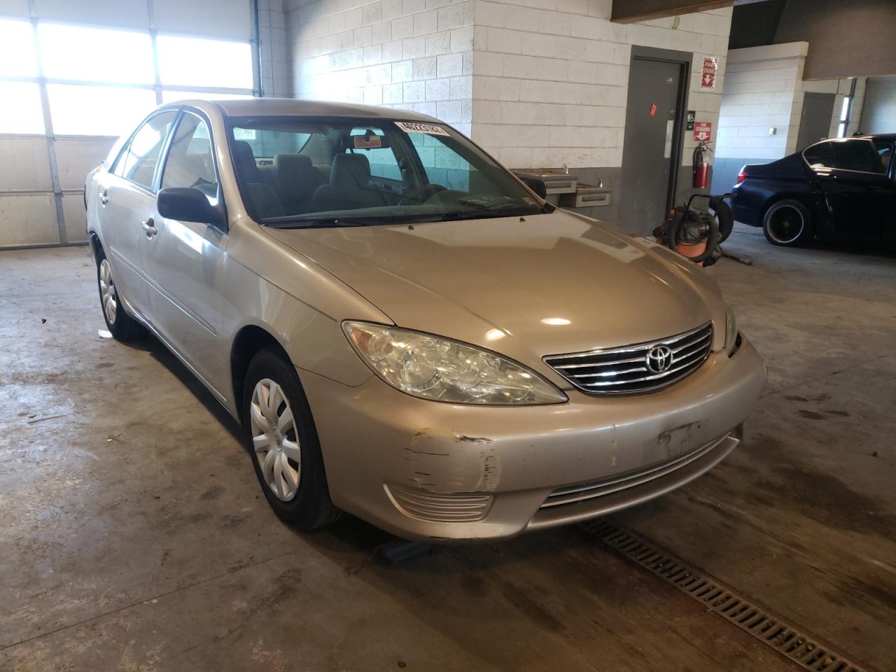TOYOTA CAMRY LE 2006 with VIN 4T1BE32K16U650575 - Photo from auction