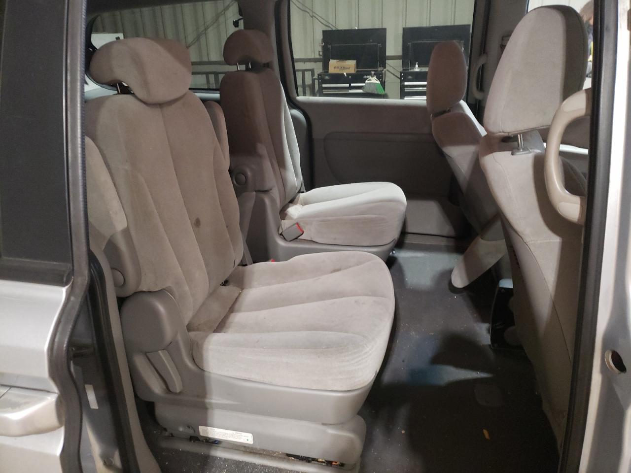 Photo 6 from auction – 2008 KIA SEDONA EX with VIN KNDMB233386265727