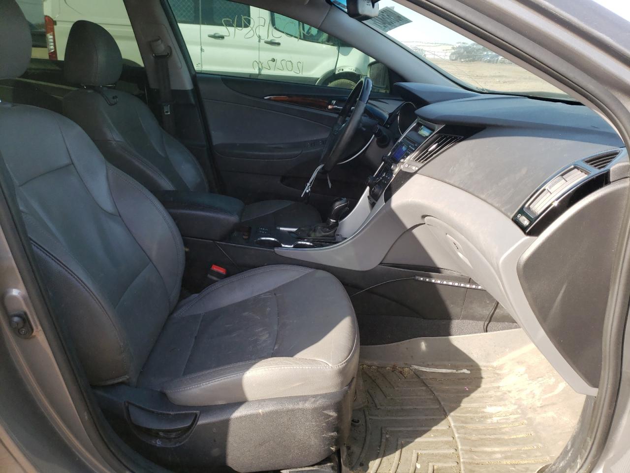 Photo 5 from auction – 2013 HYUNDAI SONATA SE with VIN 5NPEC4AC1DH617798