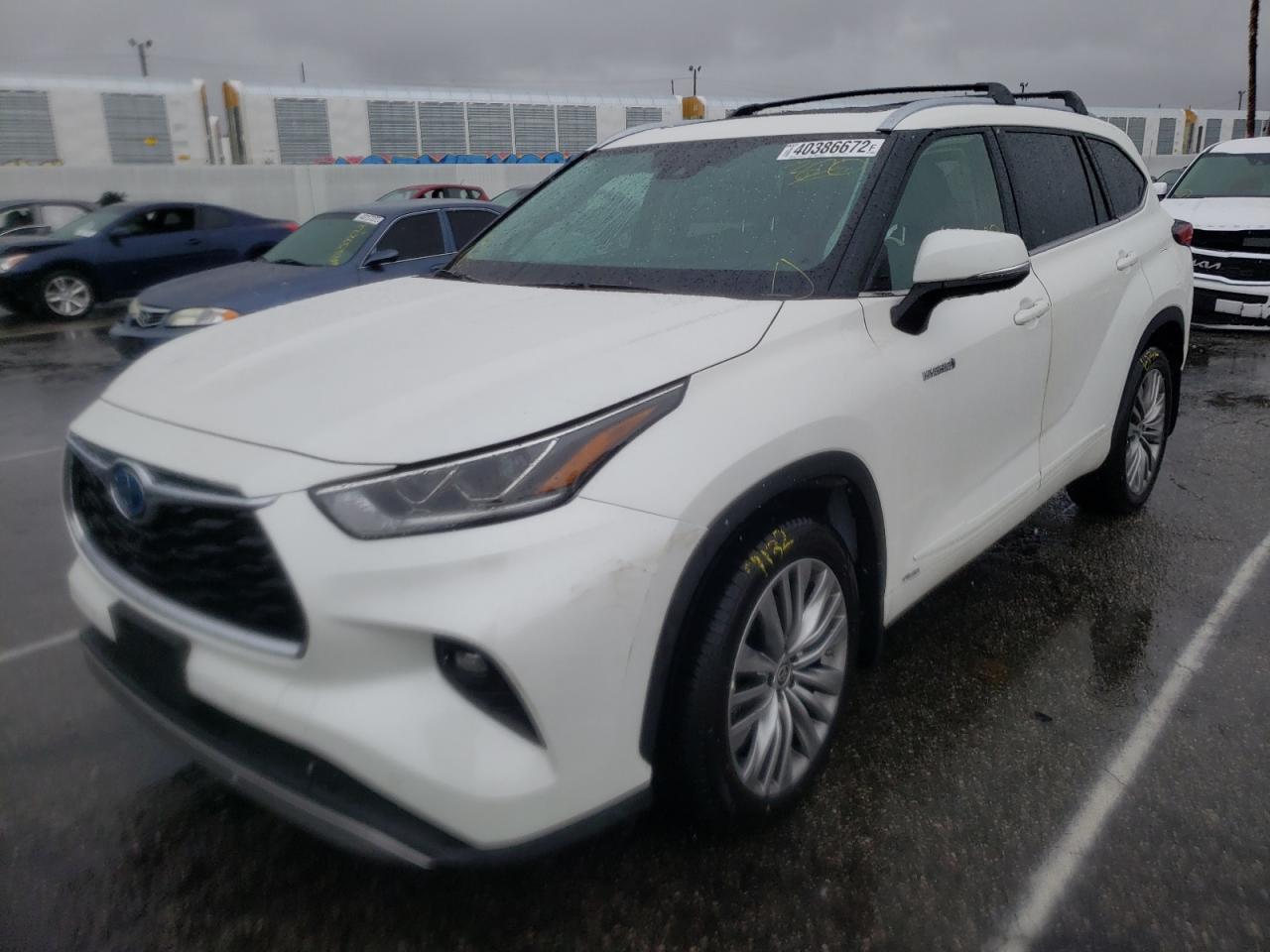 Photo 2 from auction – 2021 TOYOTA HIGHLANDER with VIN 5TDEBRCH9MS014763