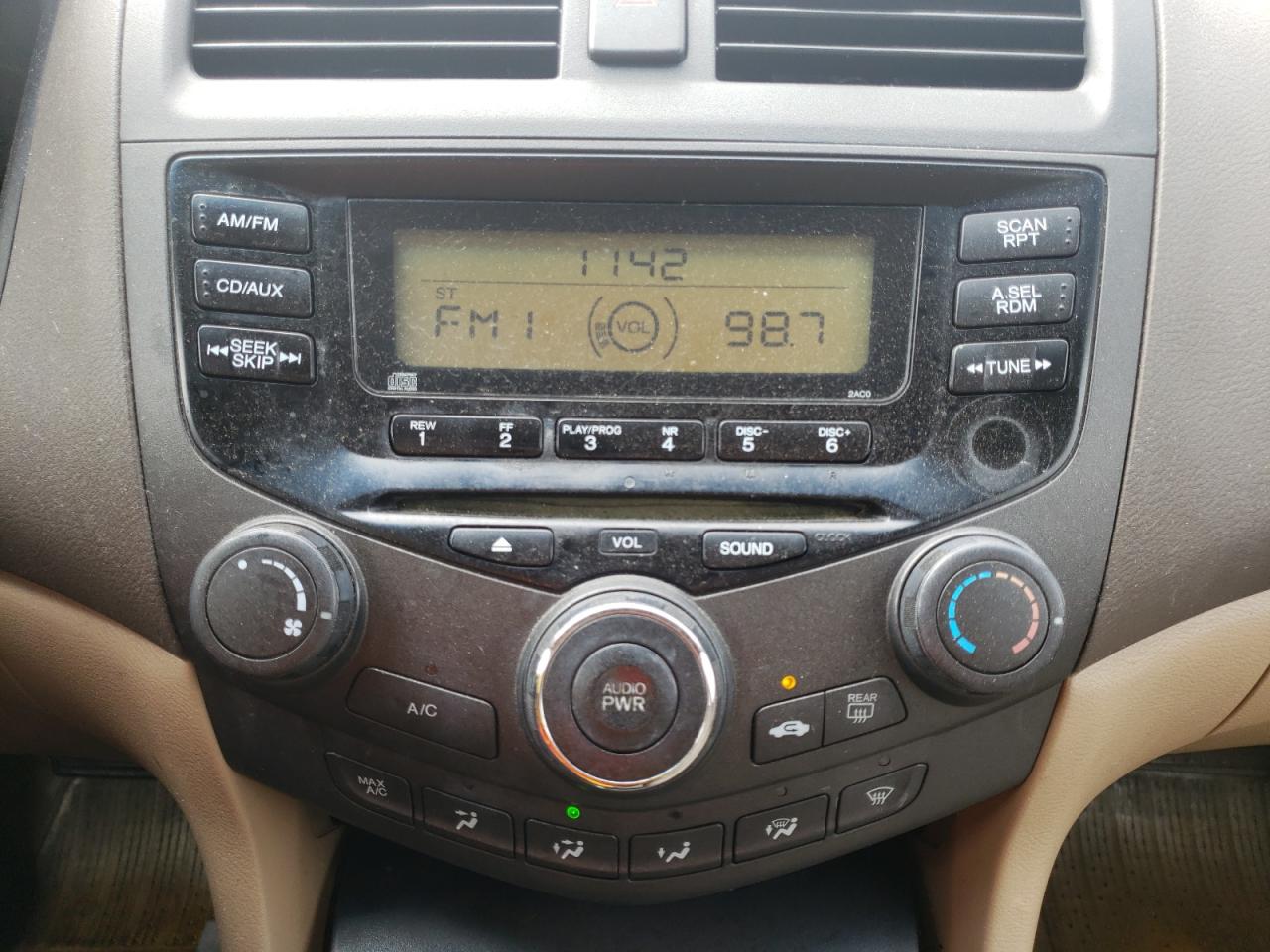 Photo 9 from auction – 2004 HONDA ACCORD LX with VIN JHMCM56314C014363