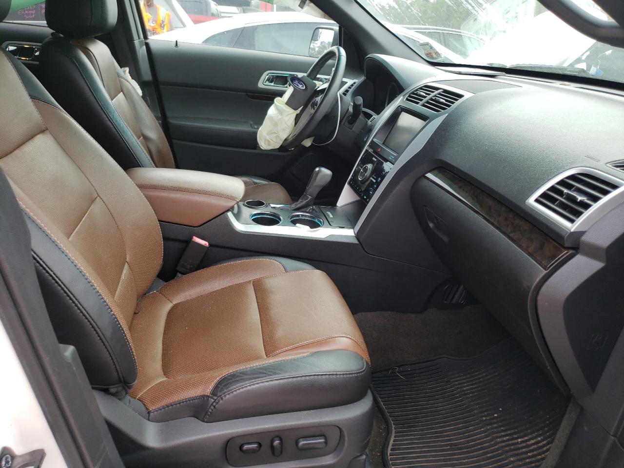 Photo 5 from auction – 2013 FORD EXPLORER L with VIN 1FM5K7F86DGC14733