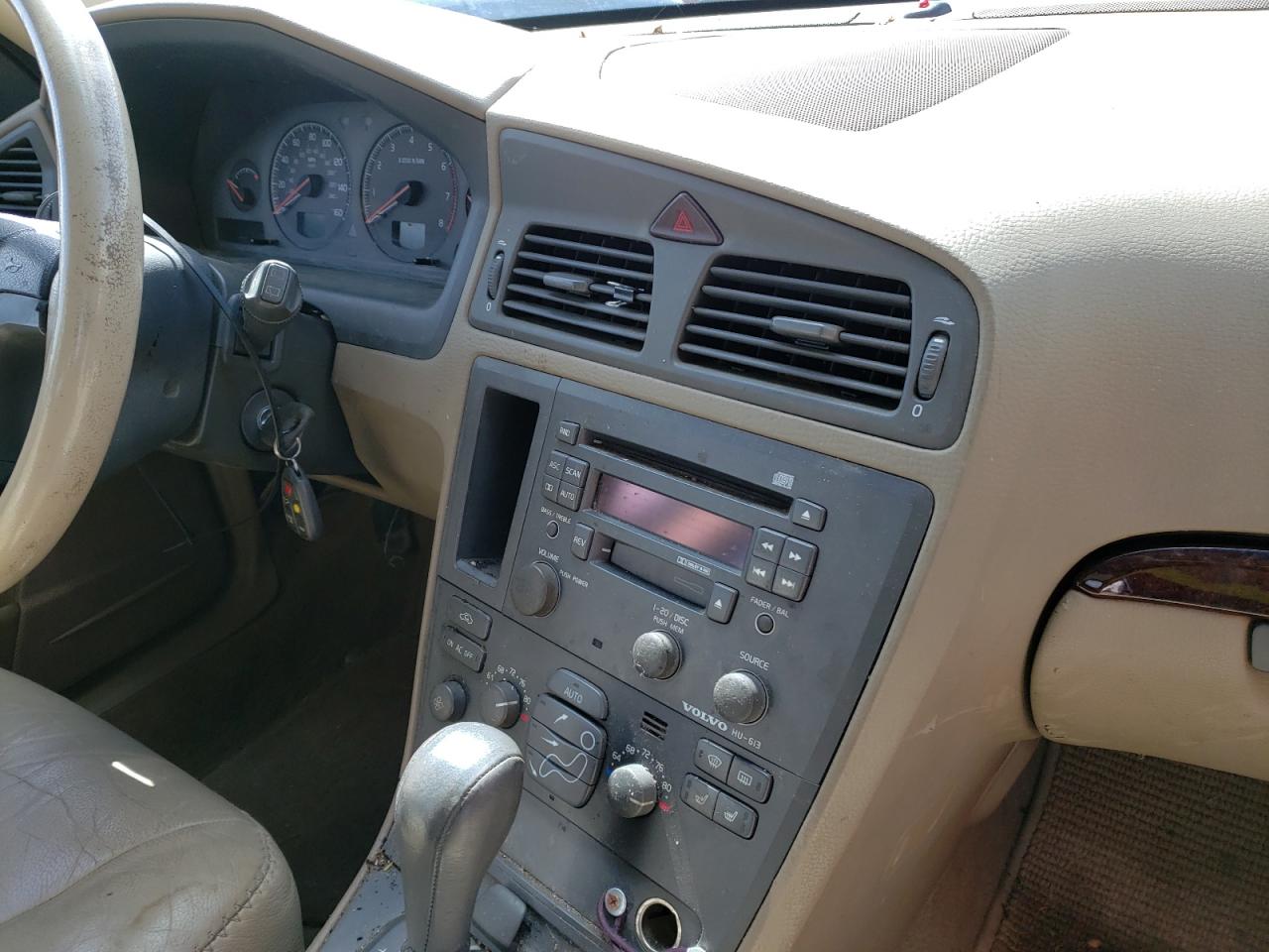 Photo 9 from auction – 2002 VOLVO V70 XC with VIN YV1SZ58D121057138