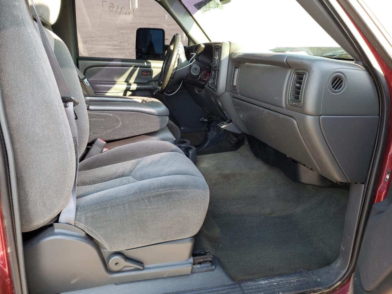 Photo 5 from auction – 2005 CHEVROLET 2500 with VIN 1GCHK23295F970374