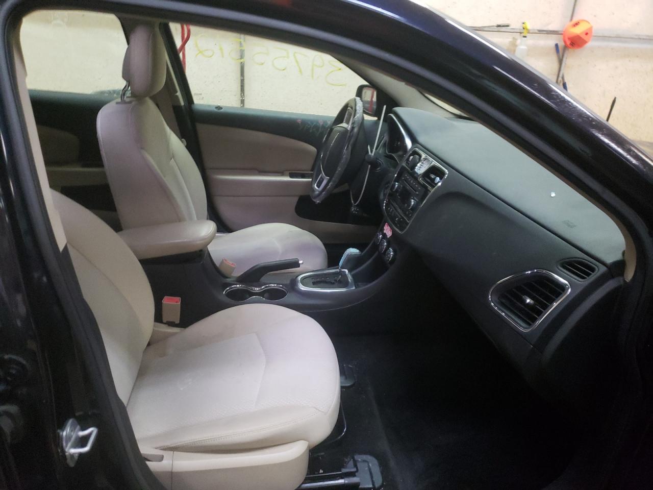 Photo 5 from auction – 2011 CHRYSLER 200 TOURIN with VIN 1C3BC1FB2BN568596