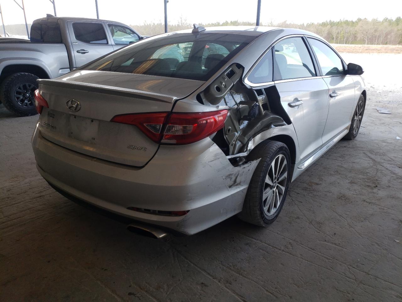 Photo 4 from auction – 2015 HYUNDAI SONATA SPO with VIN 5NPE34AF3FH066481