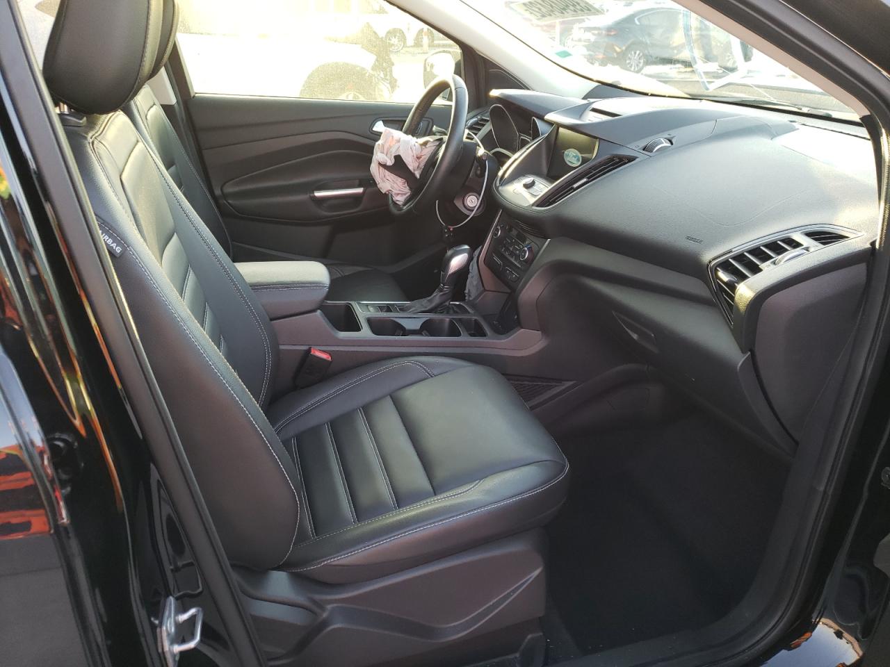 Photo 5 from auction – 2018 FORD ESCAPE SEL with VIN 1FMCU0HD7JUA71209