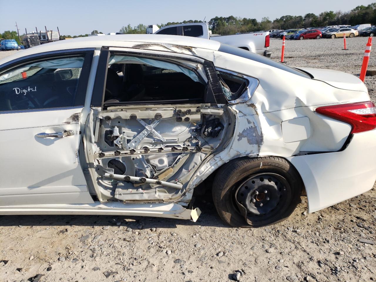 Photo 9 from auction – 2017 NISSAN ALTIMA 2.5 with VIN 1N4AL3AP5HC151652
