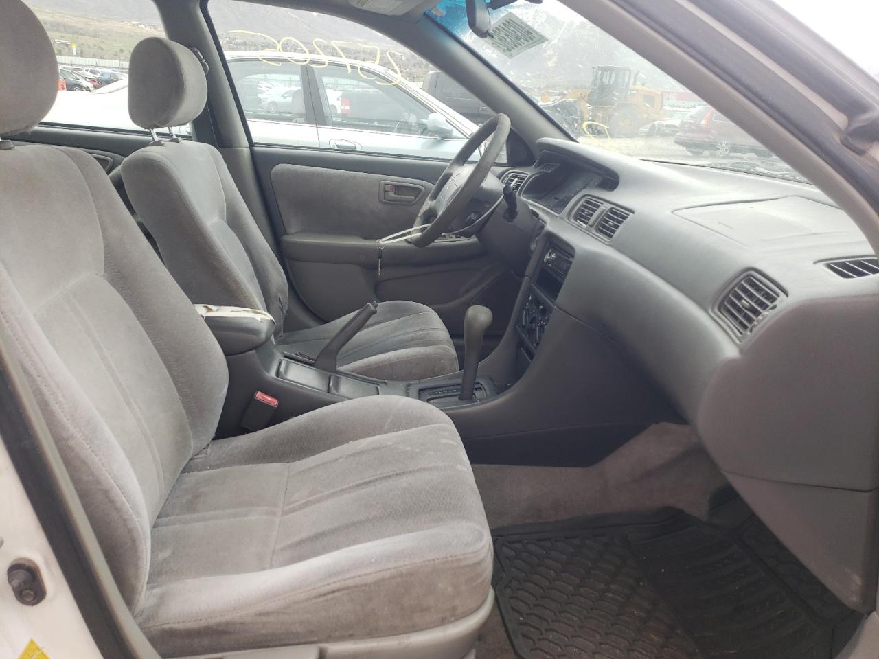 Photo 5 from auction – 1998 TOYOTA CAMRY LE with VIN JT2BF28K9W0091599