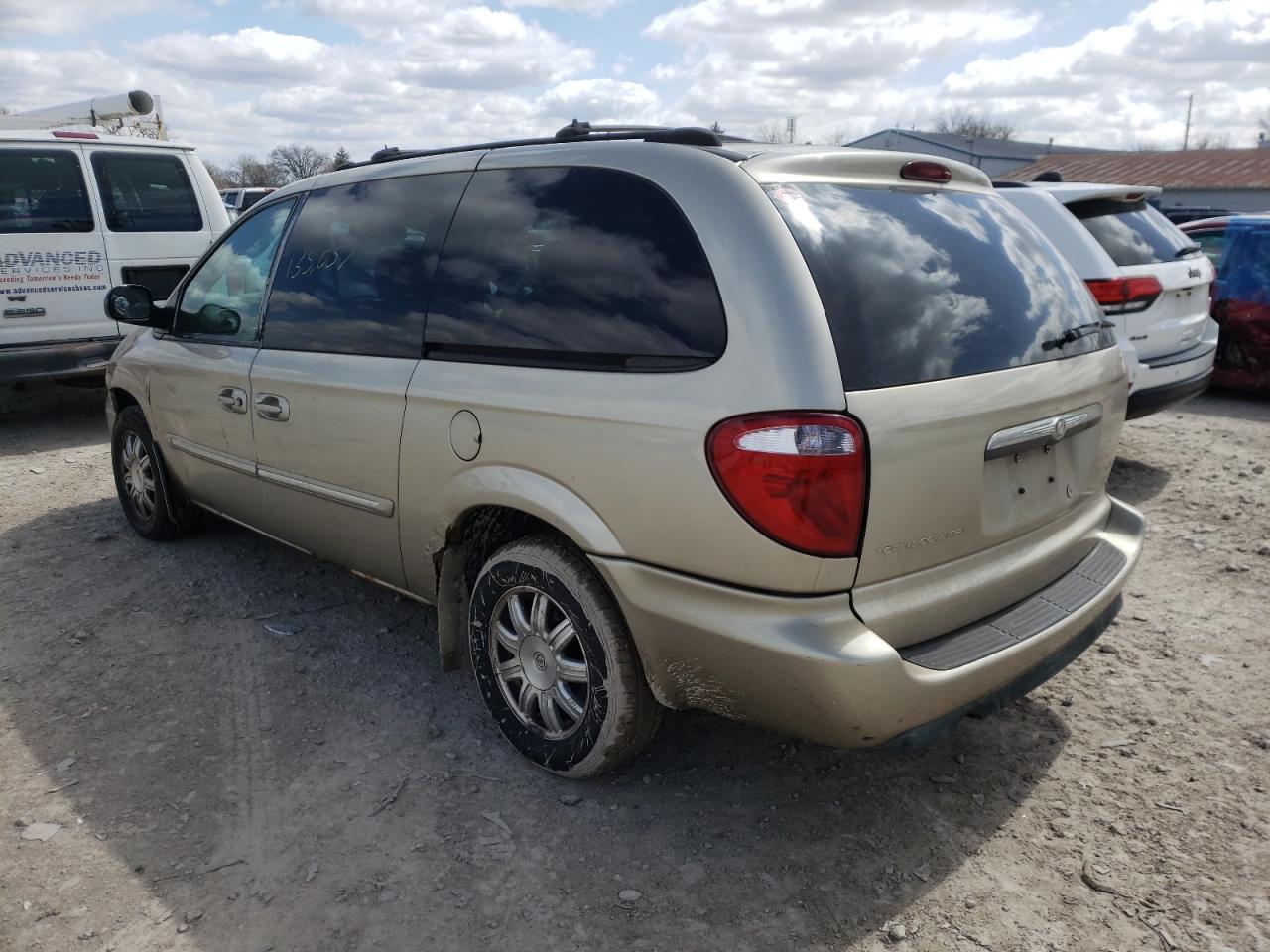 Photo 3 from auction – 2005 CHRYSLER TOWN & COU with VIN 2C4GP54L95R228538