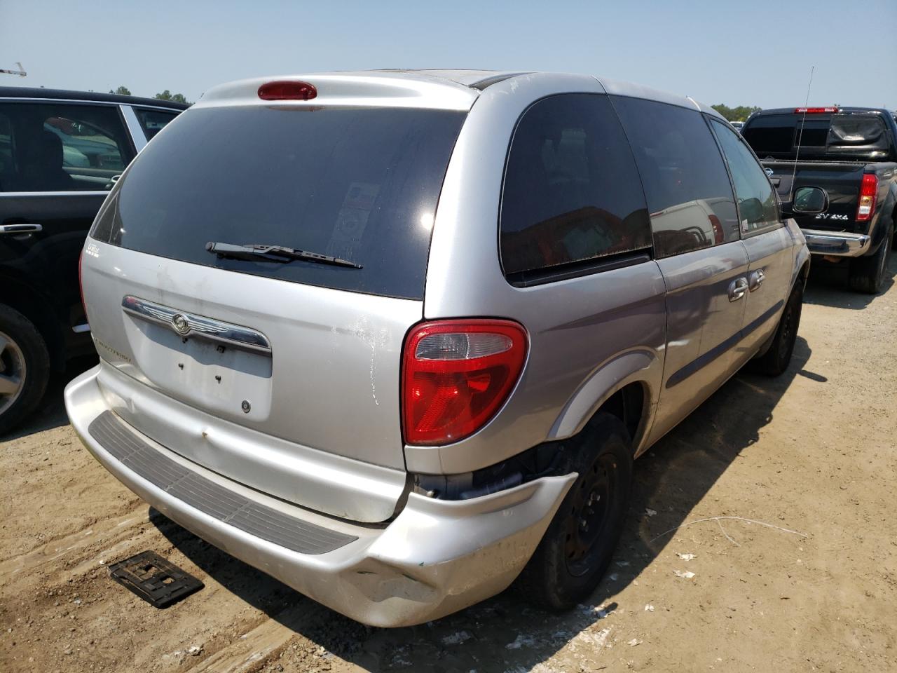Photo 4 from auction – 2004 CHRYSLER TOWN & COU with VIN 1C4GP45R04B584600