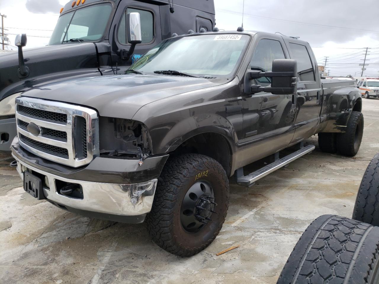 Photo 2 from auction – 2005 FORD F350 SUPER with VIN 1FTWW32P25EB71296