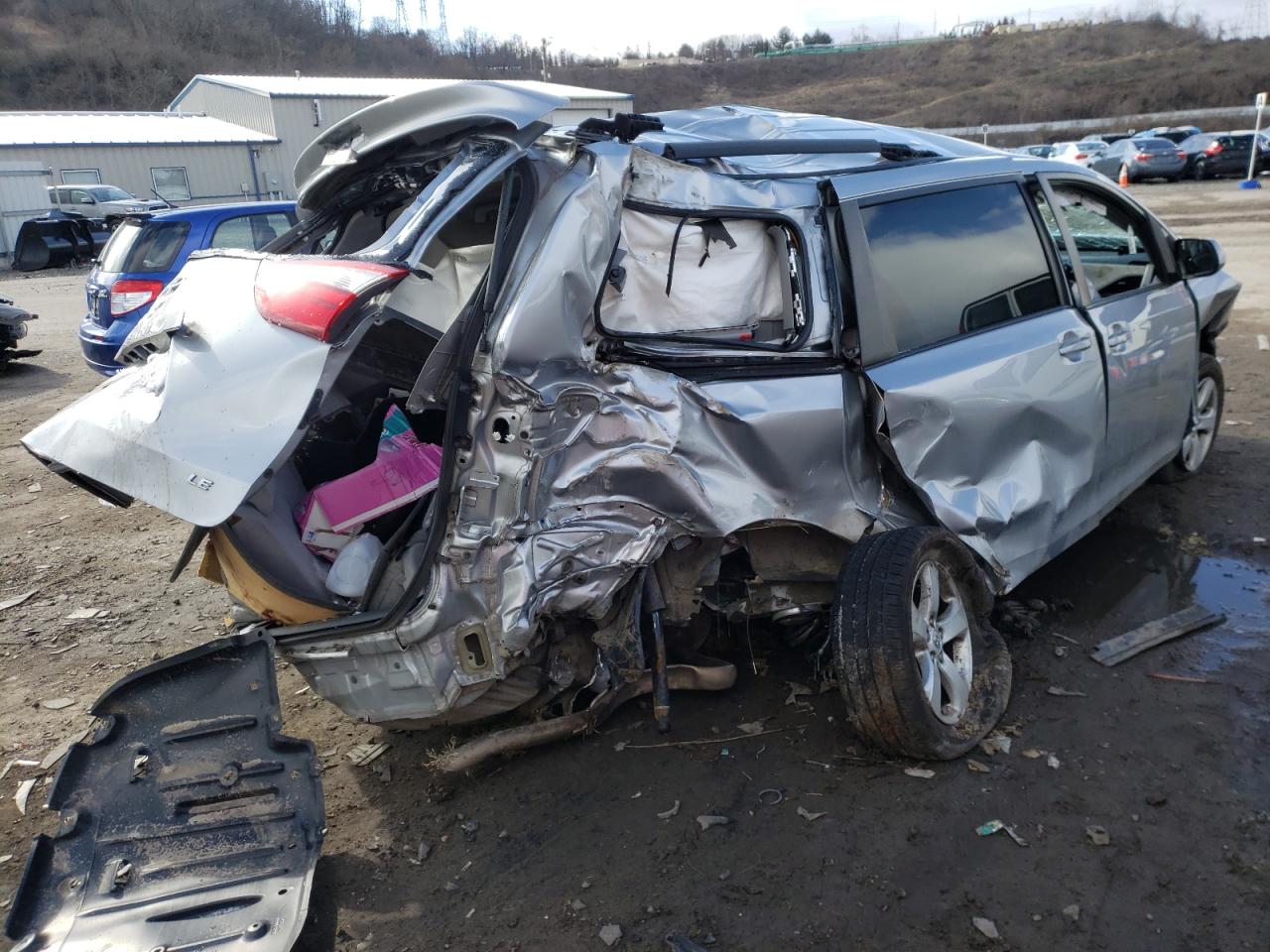 Photo 4 from auction – 2016 TOYOTA SIENNA LE with VIN 5TDKK3DC8GS751539