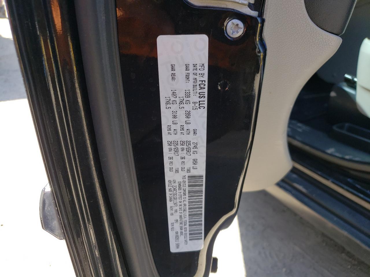 Photo 10 from auction – 2016 CHRYSLER TOWN & COU with VIN 2C4RC1BG1GR113471