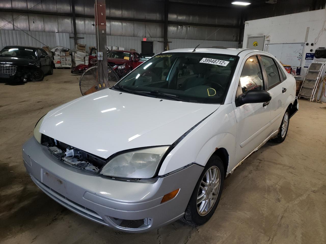 Photo 2 from auction – 2005 FORD FOCUS ZX4 with VIN 1FAFP34N85W156651