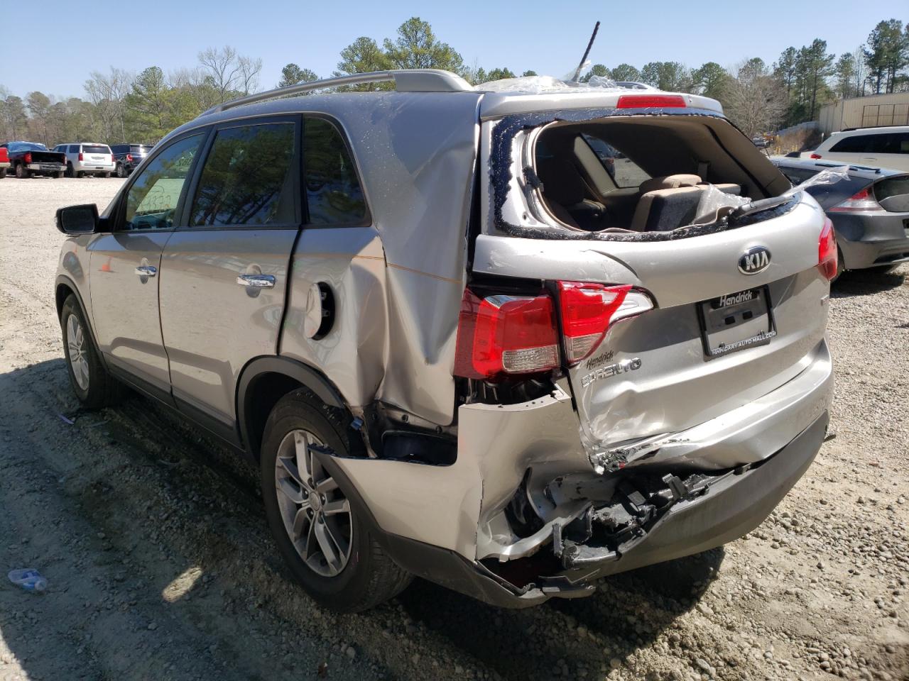 Photo 3 from auction – 2015 KIA SORENTO LX with VIN 5XYKT4A77FG587903