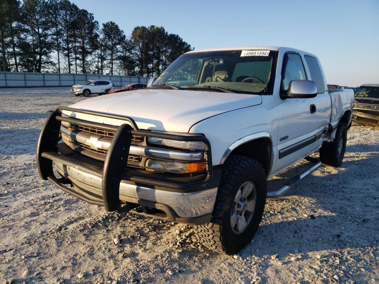 Photo 2 from auction – 2000 CHEVROLET SILVERADO with VIN 1GCEK19T1YE260148