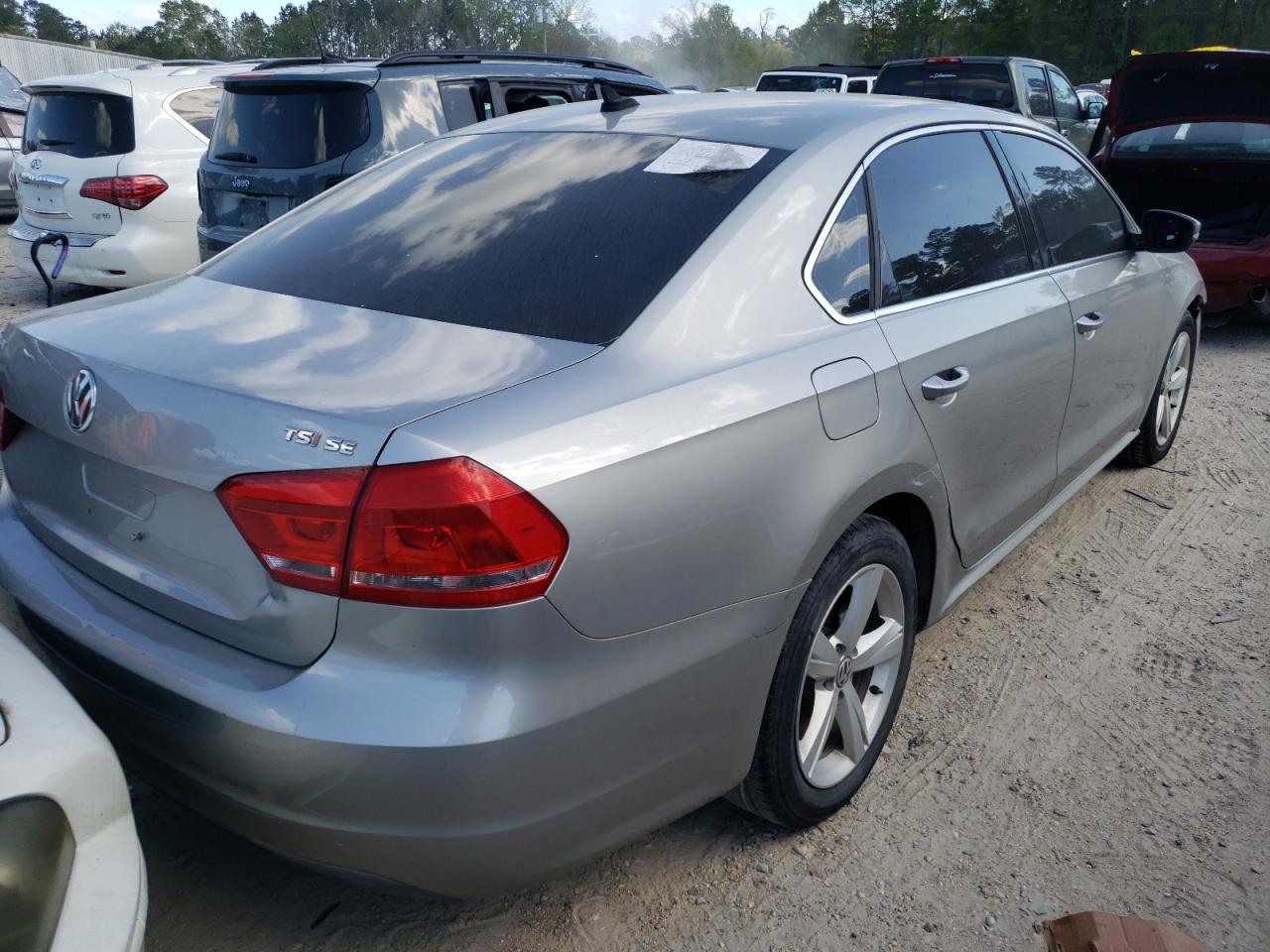 Photo 4 from auction – 2014 VOLKSWAGEN PASSAT SE with VIN 1VWBS7A39EC029858