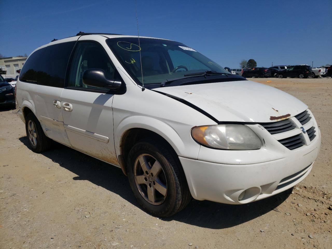DODGE GRAND CARA 2005 with VIN 2D8GP44L75R456260 - Photo from auction