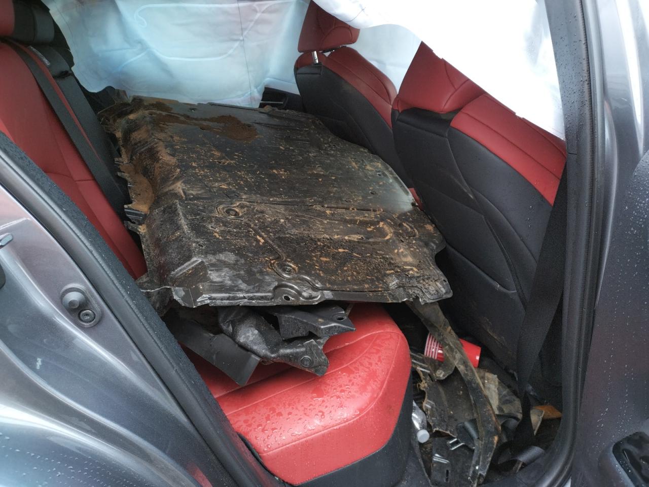 Photo 6 from auction – 2020 LEXUS UX 200 with VIN JTHE3JBH1L2029973