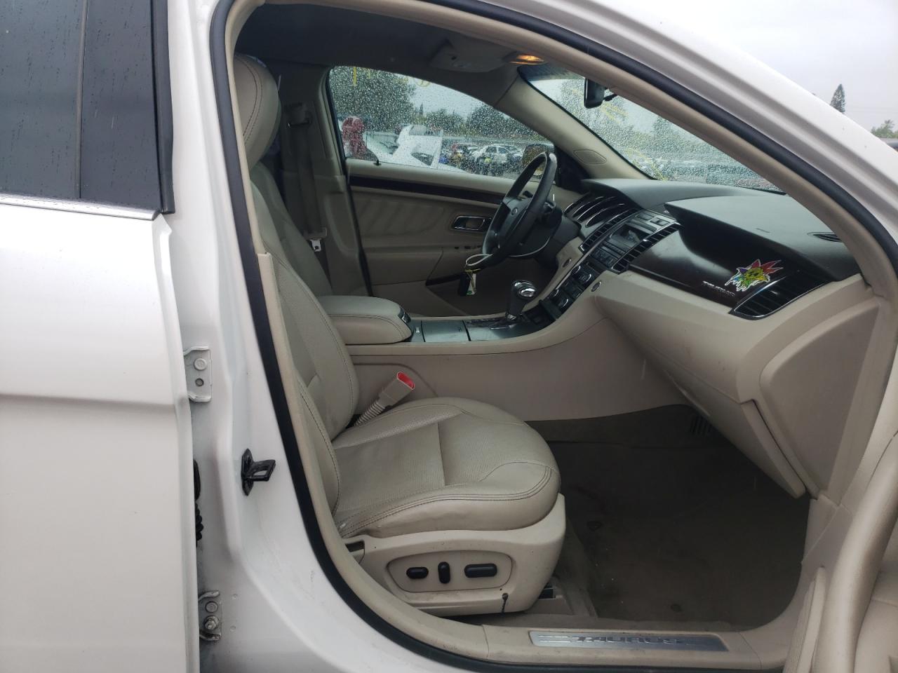 Photo 5 from auction – 2010 FORD TAURUS LIM with VIN 1FAHP2FW1AG107000