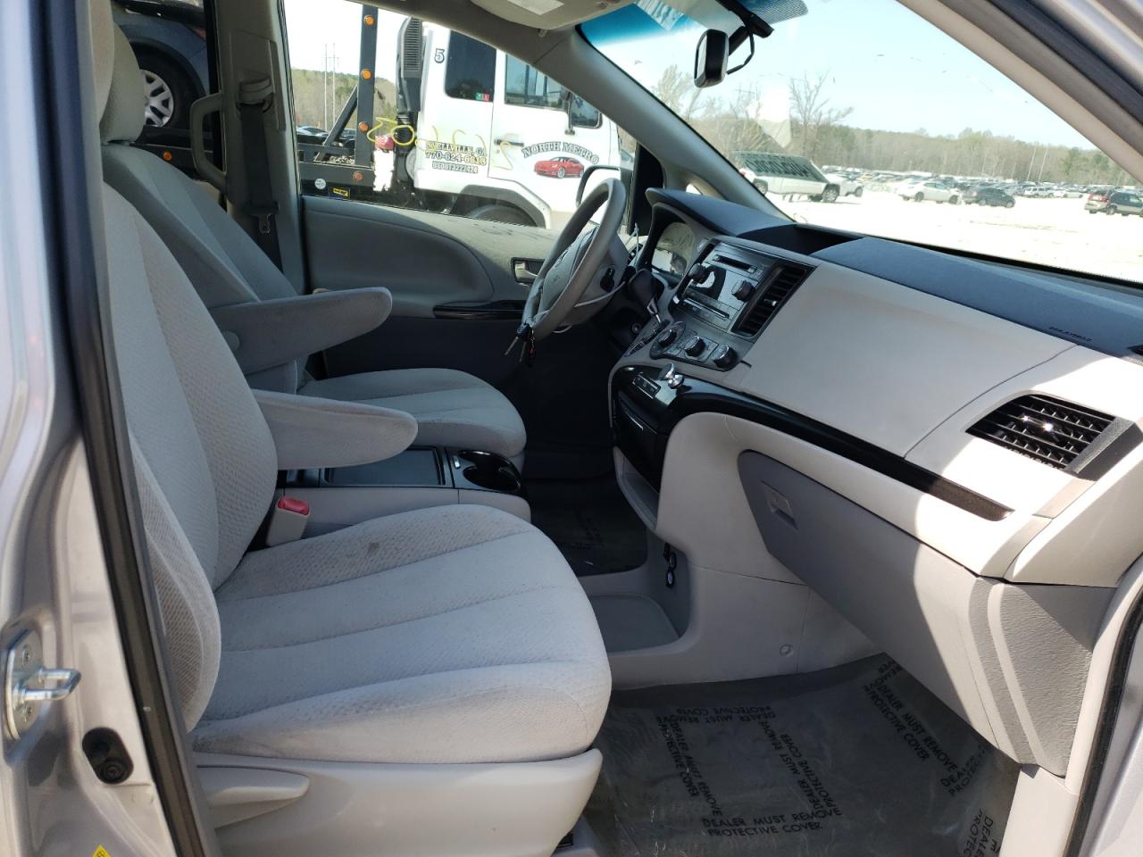 Photo 5 from auction – 2012 TOYOTA SIENNA LE with VIN 5TDKK3DC7CS204028