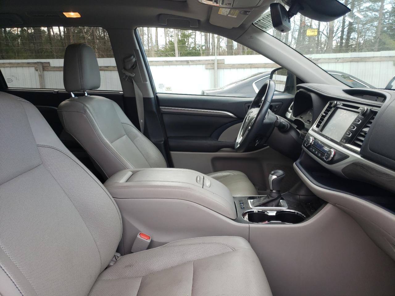 Photo 5 from auction – 2018 TOYOTA HIGHLANDER with VIN 5TDDZRFH8JS488492