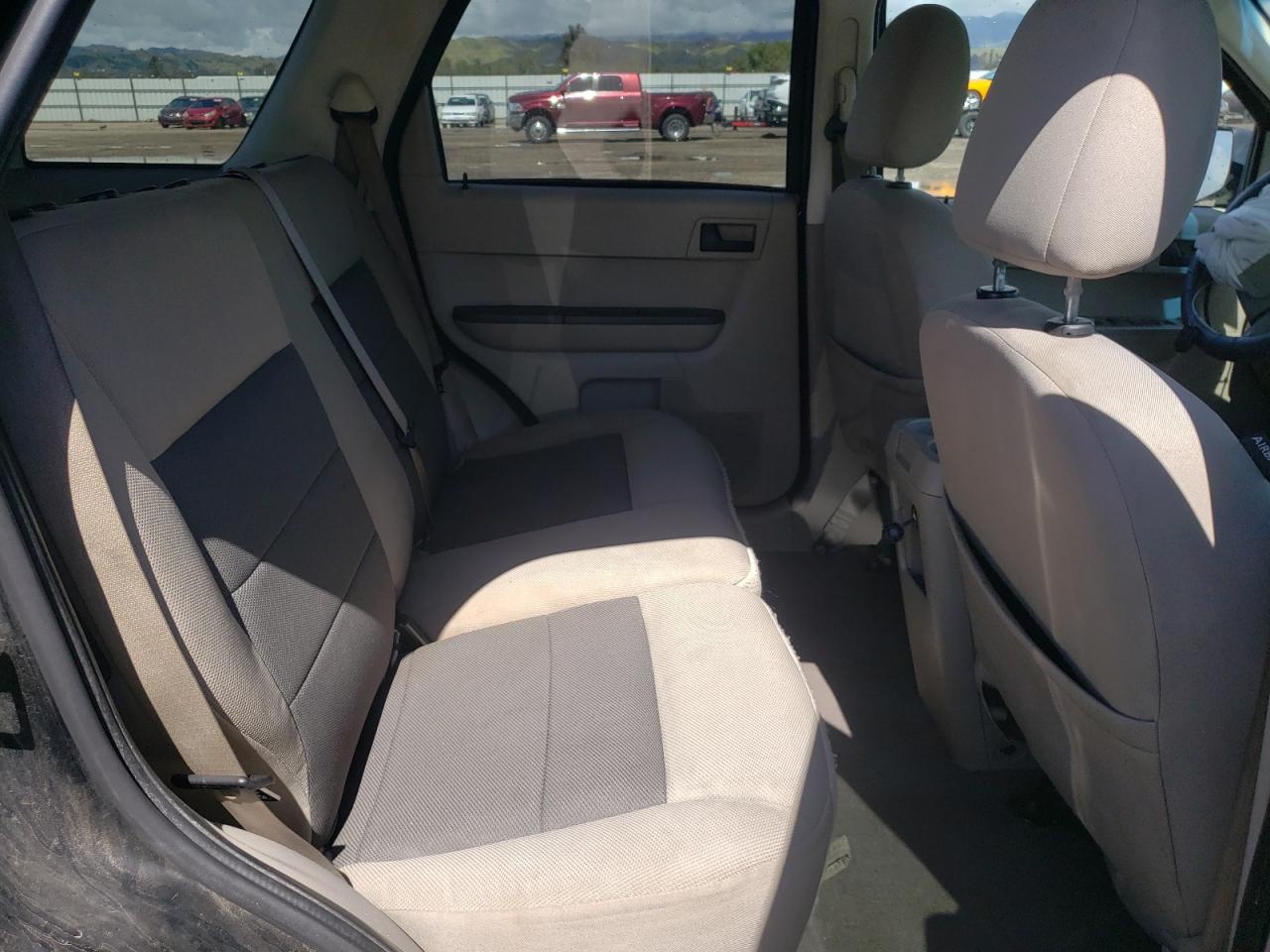 Photo 6 from auction – 2008 FORD ESCAPE XLT with VIN 1FMCU03198KB13513