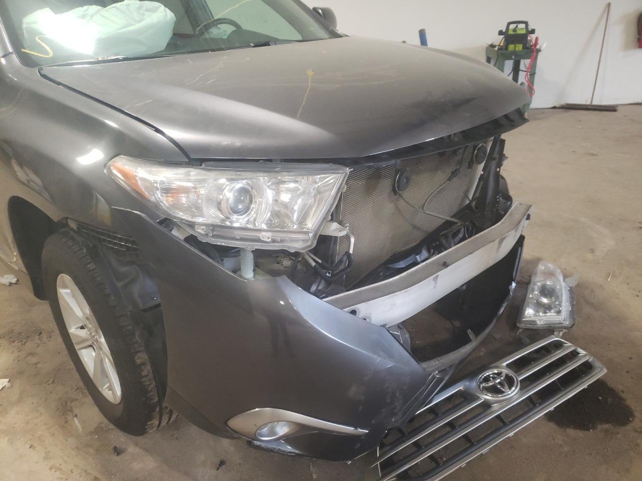 Photo 9 from auction – 2013 TOYOTA HIGHLANDER with VIN 5TDBK3EH2DS259448