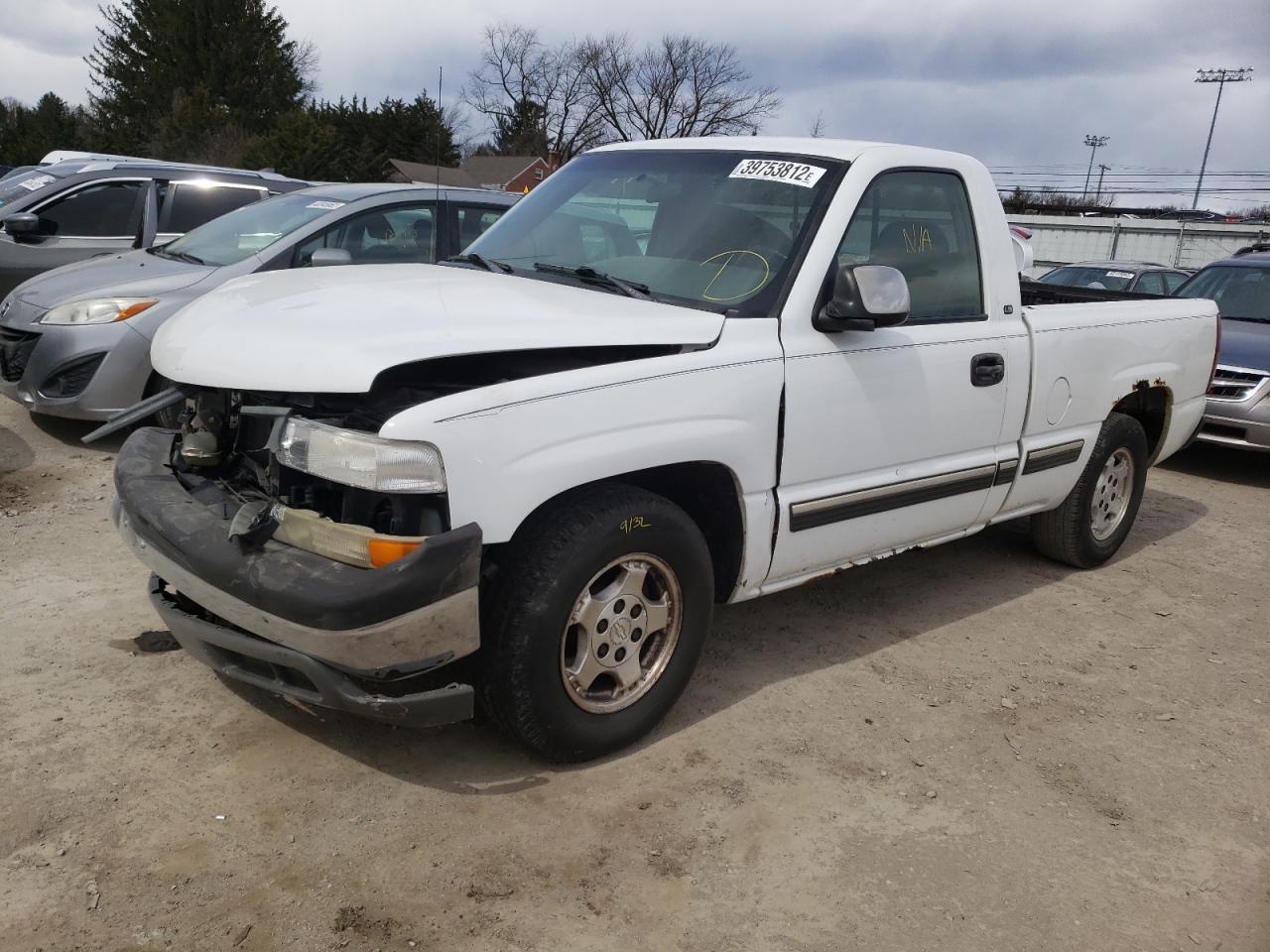 Photo 2 from auction – 2000 CHEVROLET SILVERADO with VIN 1GCEC14V5YZ143719