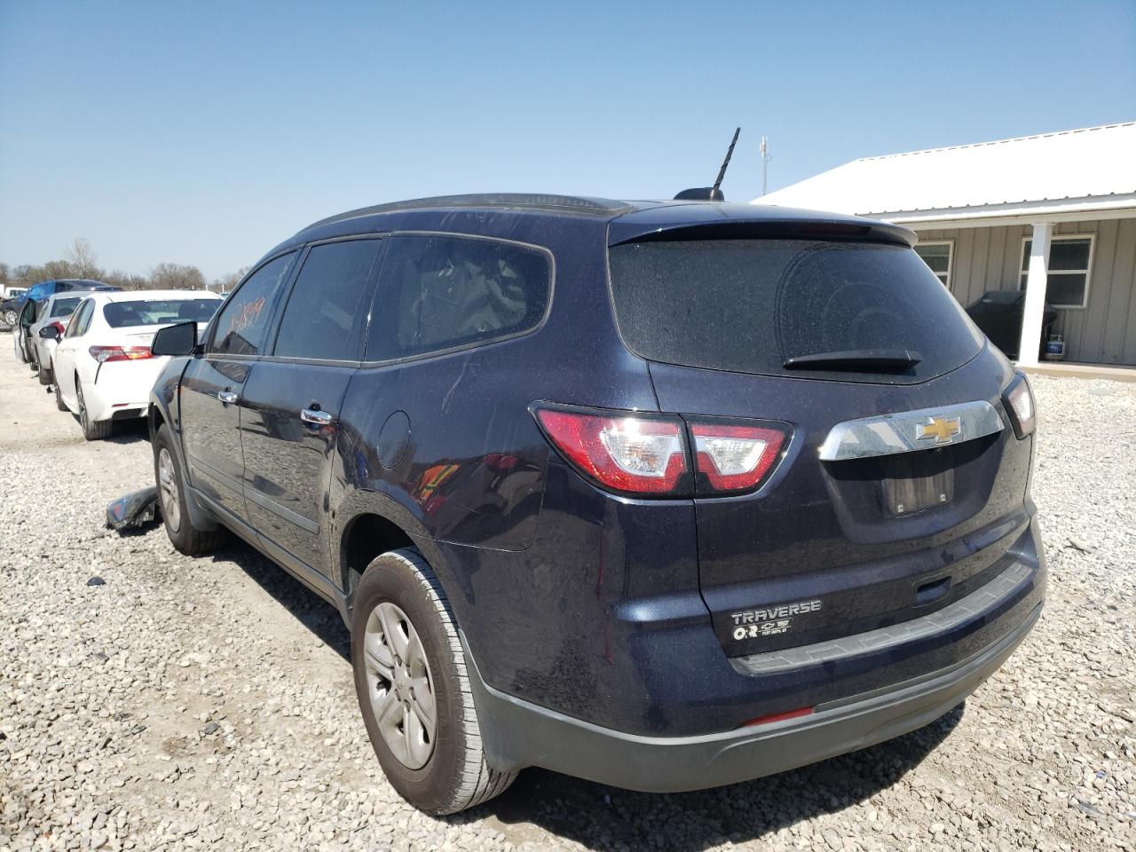 Photo 3 from auction – 2017 CHEVROLET TRAVERSE L with VIN 1GNKRFKD8HJ112253