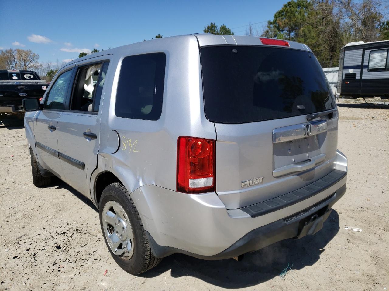 Photo 3 from auction – 2012 HONDA PILOT LX with VIN 5FNYF3H23CB012397