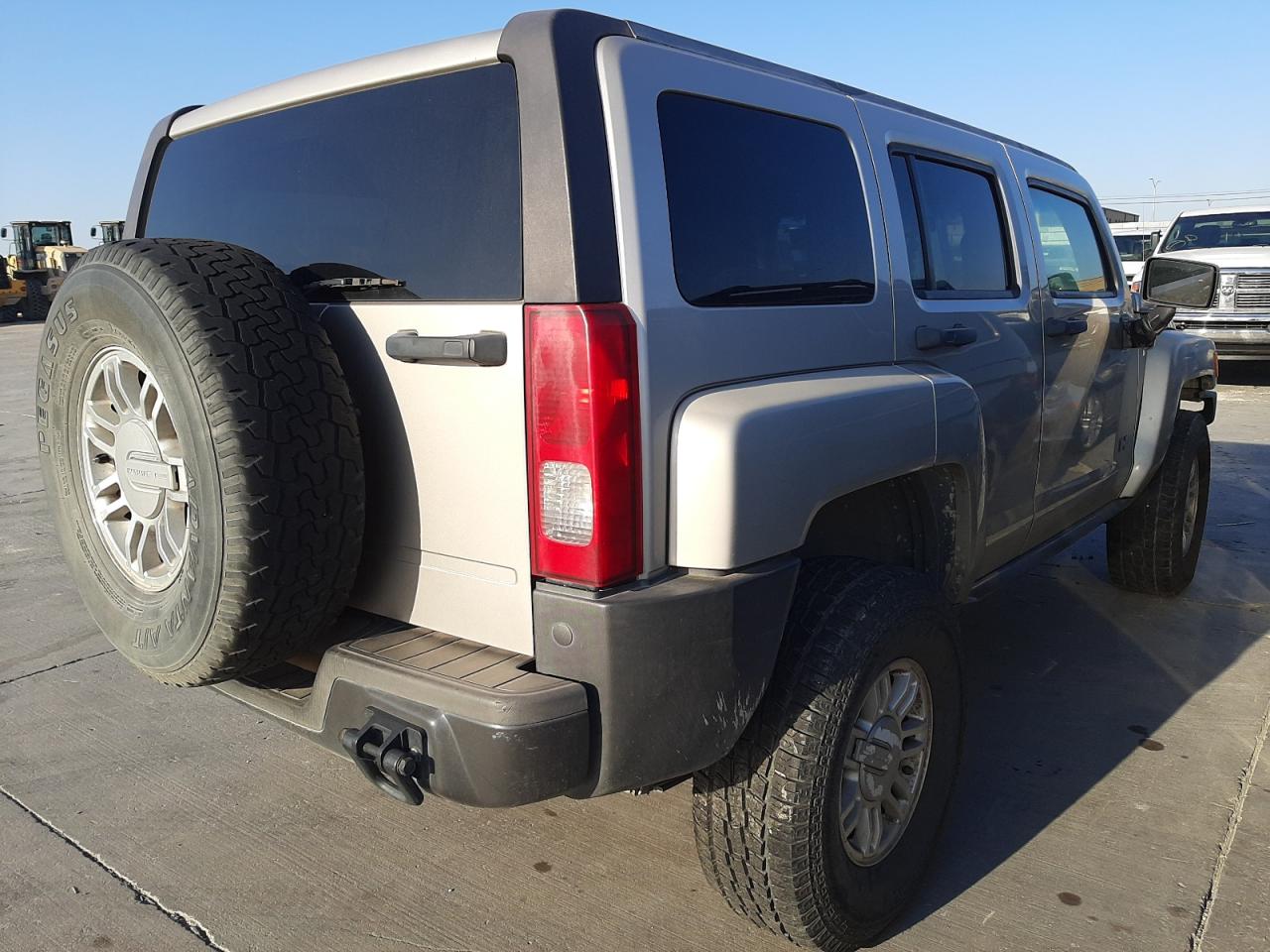 Photo 4 from auction – 2007 HUMMER H3 with VIN 5GTDN13E278162152