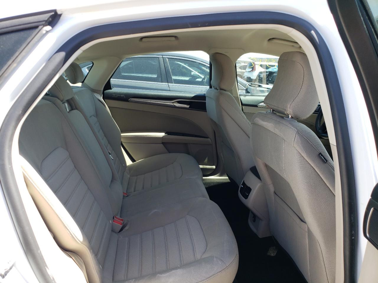 Photo 6 from auction – 2019 FORD FUSION SE with VIN 3FA6P0HD1KR272515