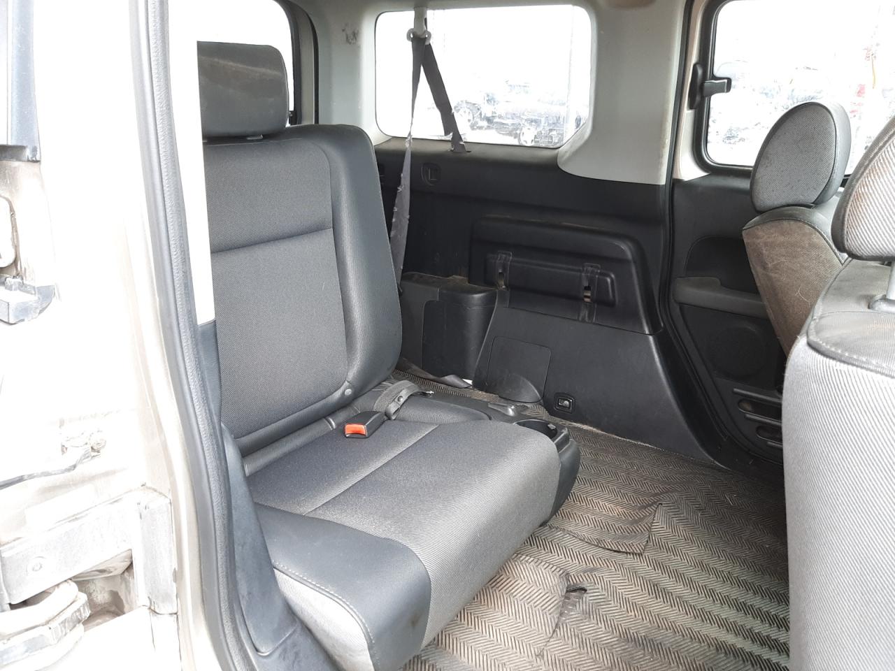 Photo 6 from auction – 2004 HONDA ELEMENT EX with VIN 5J6YH17654L013904