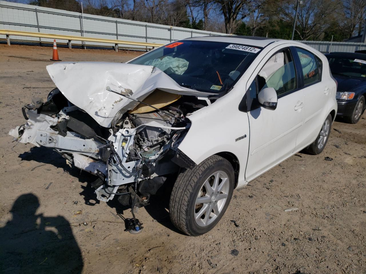 Photo 2 from auction – 2013 TOYOTA PRIUS C with VIN JTDKDTB35D1054478