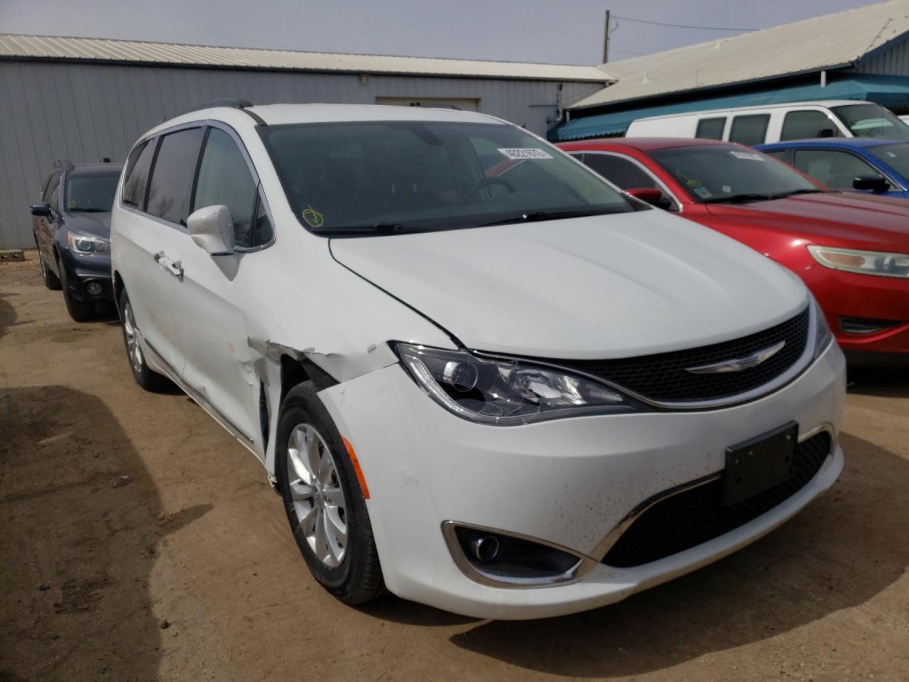 CHRYSLER PACIFICA T 2017 with VIN 2C4RC1BG7HR675764 - Photo from auction