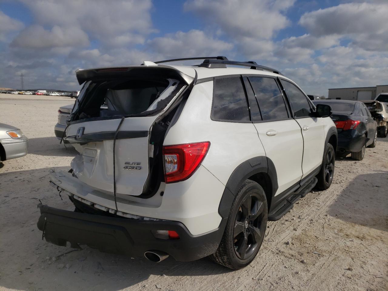 Photo 4 from auction – 2019 HONDA PASSPORT E with VIN 5FNYF8H01KB004910
