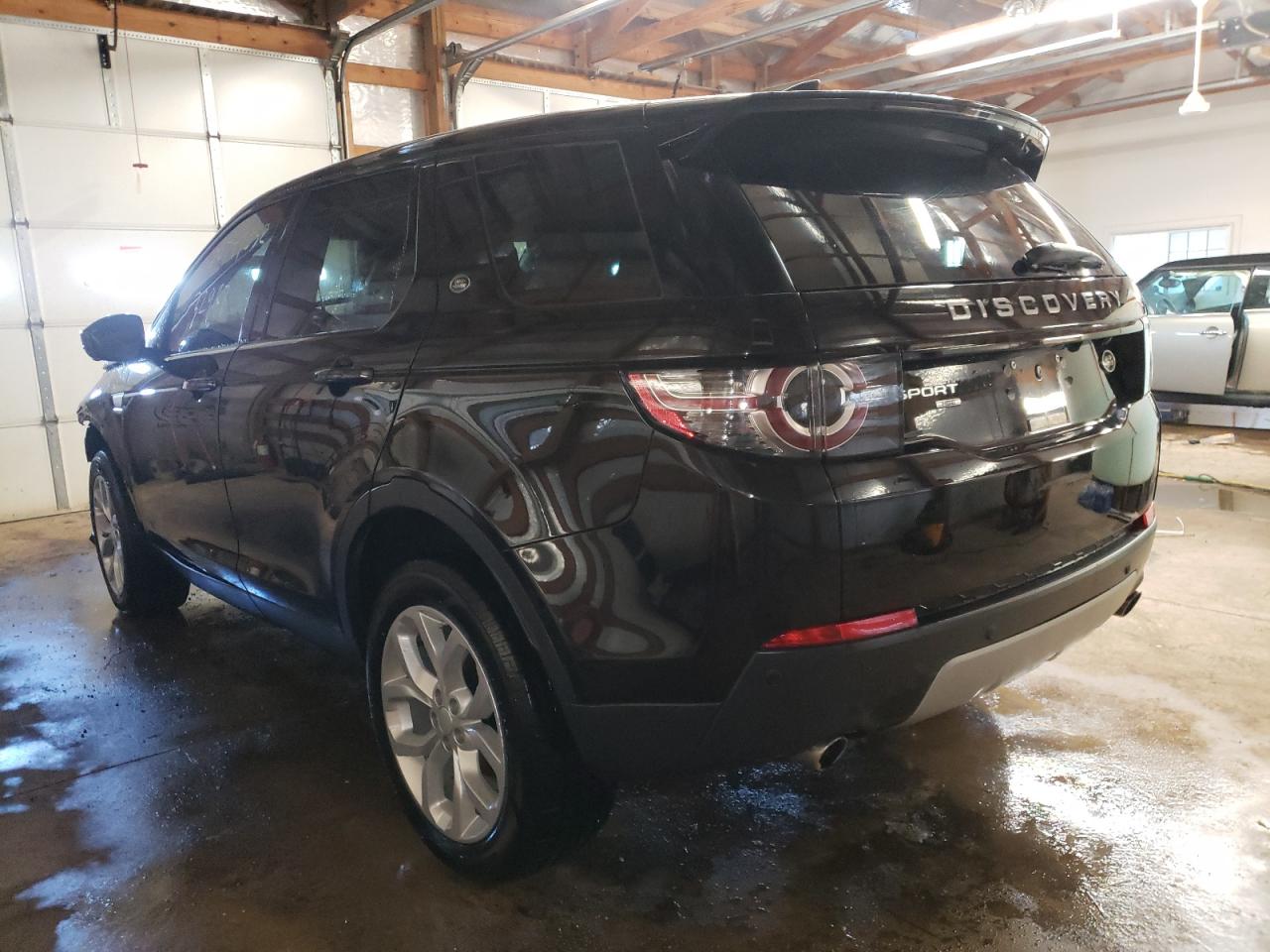 Photo 3 from auction – 2017 LAND ROVER DISCOVERY with VIN SALCR2BG0HH715309