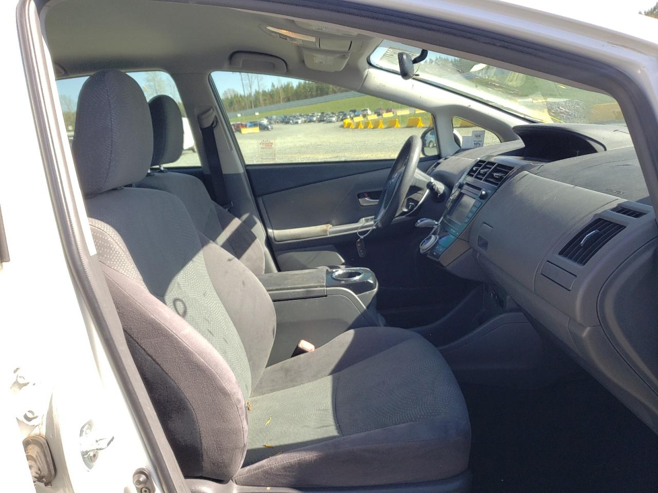 Photo 5 from auction – 2013 TOYOTA PRIUS V with VIN JTDZN3EU5D3222317