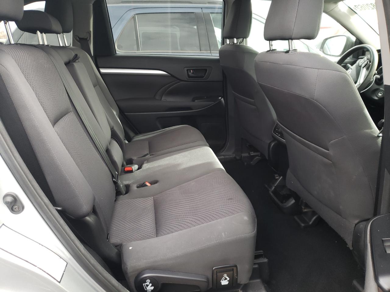 Photo 6 from auction – 2018 TOYOTA HIGHLANDER with VIN 5TDBZRFH8JS496583