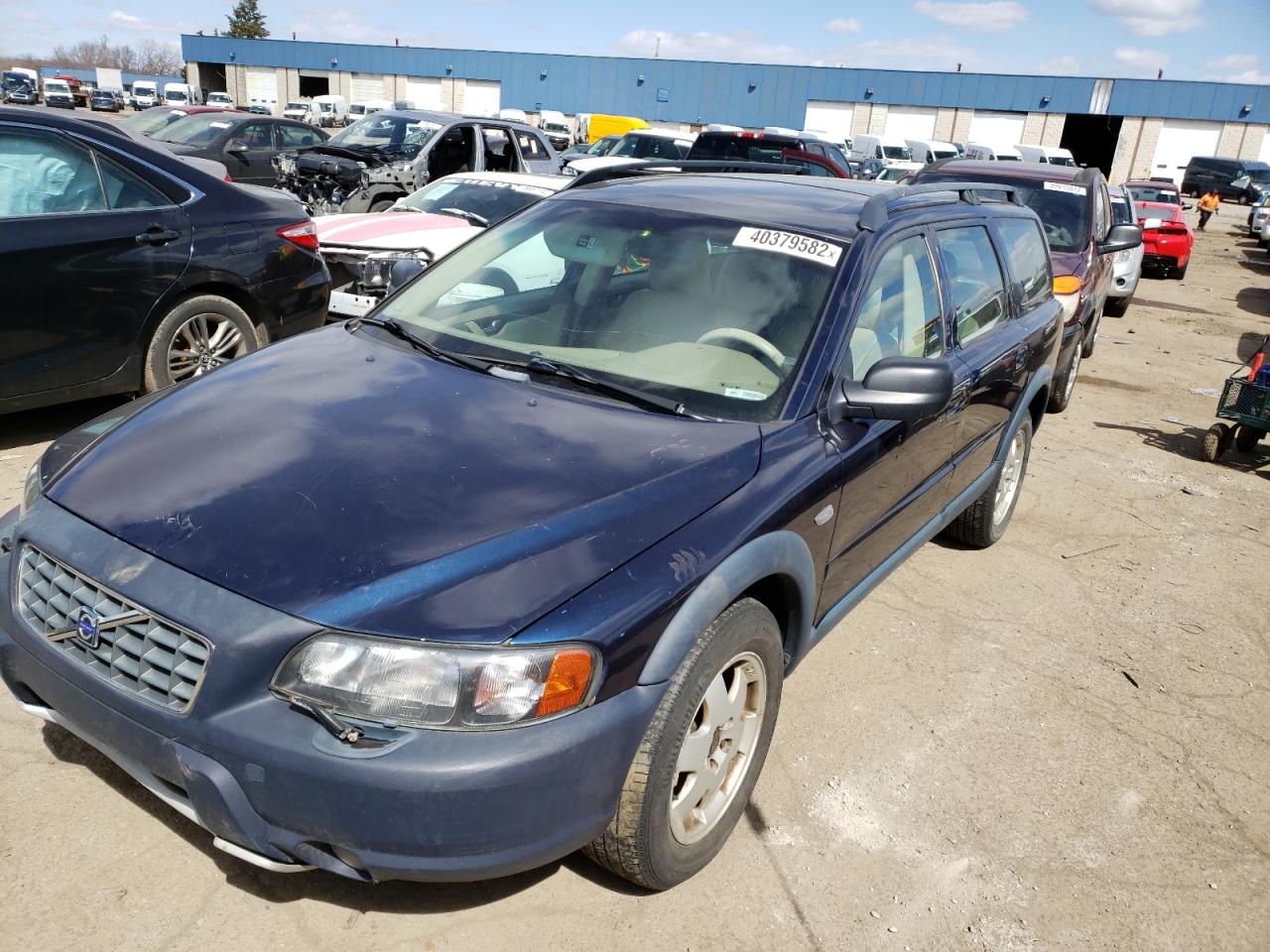 Photo 2 from auction – 2002 VOLVO V70 XC with VIN YV1SZ58D121057138